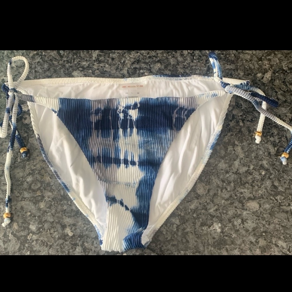 Pilyq Tye dye string bikini bottom (L)